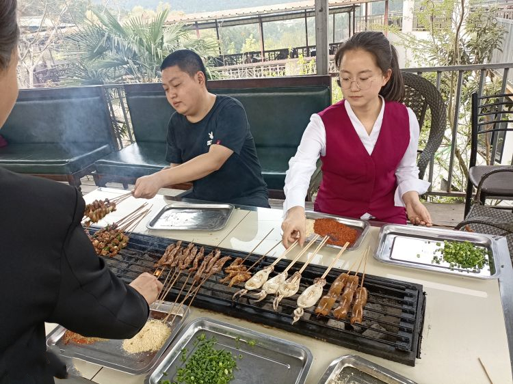 3.17+三台收费站+三台收费站开展“凝聚团队 铸力前行”团建活动 (1).jpg