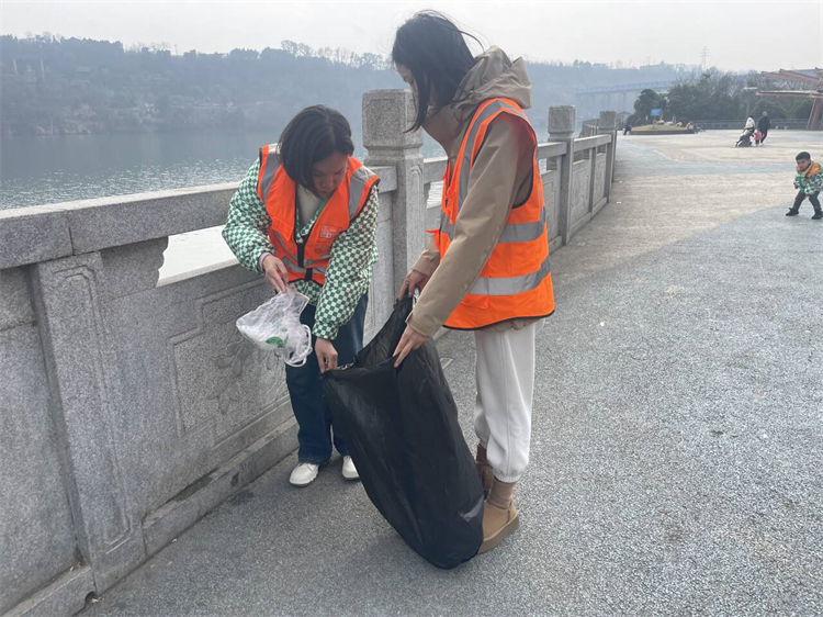 3.4+̨շվ+̨շվ֯չɫ ͬС־Ը (1).jpg