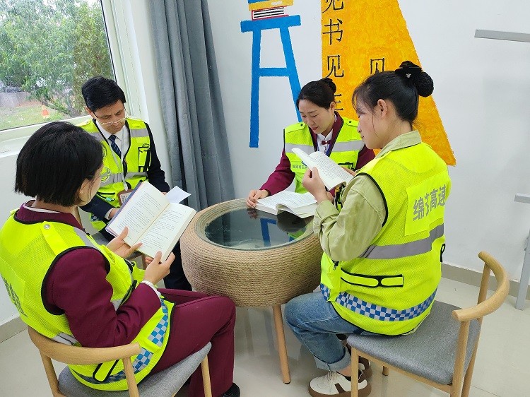 4.16+芦溪+芦溪收费站开展举办“书籍,高速上的精神粮食”读书分享会. (1).jpg