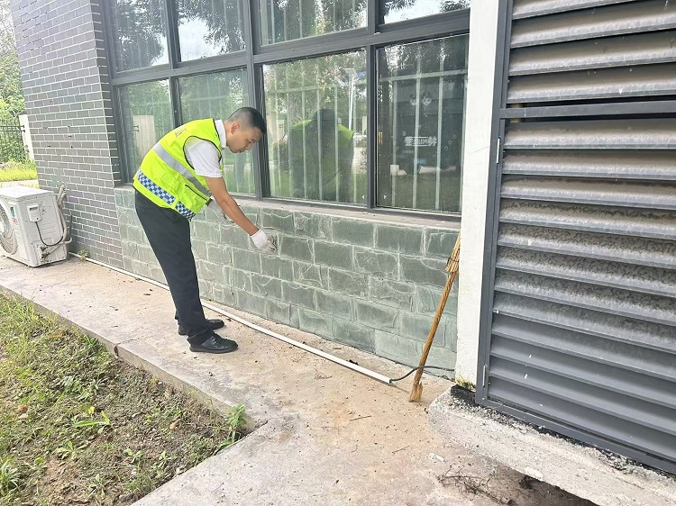 9.24+永明+永明收费站开展站区驱蛇行动 (1).png